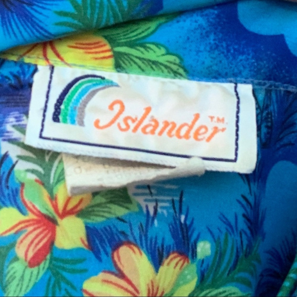Islander Beach Button Up - Picture 3 of 4
